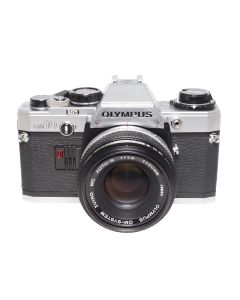Brugt Olympus OM‑10 med Zuiko 50mm f/1,8 set forfra