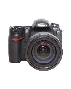 Nikon D300s m. AF-S 18-135mm f/3.5-5.6 ED set fra front
