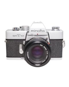 Brugt Minolta SRT‑101 med MD Rokkor 50mm f/2,0 set forfra
