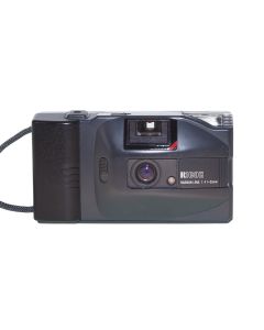 Ricoh YF-20D 35mm kamera forfra og med objektivdæksel åbent