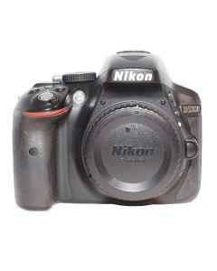 Nikon D5300 kamerahus set forfra