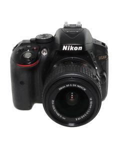 Nikon D5300 m/18-55mm AF-S VR II set forfra