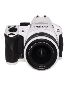 Pentax K-30 kit med 18-55mm set fra front