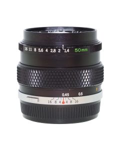 Olympus OM-System Zuiko 50mm f/1.4 set oppefra