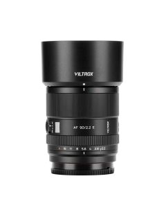 VILTROX AF 90mm F2.2 EVO Sony E Mount APS-C med modlysblænde monteret