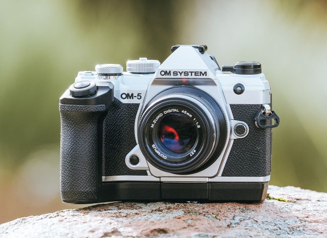 Billede af OM 5 med p&aring;monteret batterigreb